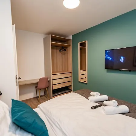 Apartments 4U: Kampus Upstairs Hradec Kralove Exterior photo